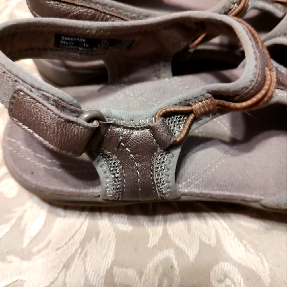 🍂 Wonderful Genuine Leather Clarks Bronze-Tan Hiking-Walking Sandals - 7 - Picture 6 of 13